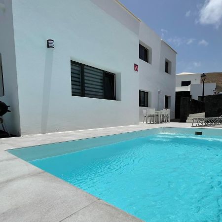 Villa Vulcano Uga Exterior foto