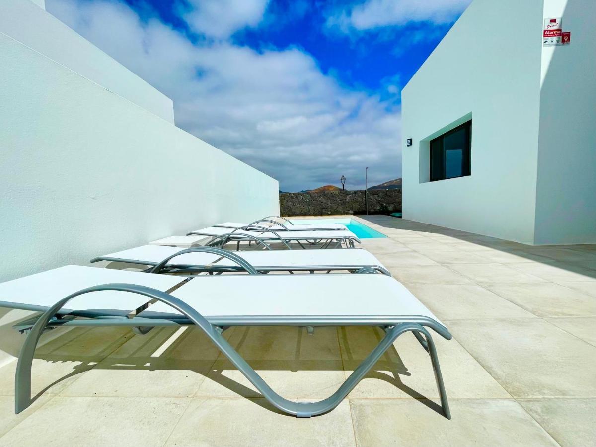 Villa Vulcano Uga Exterior foto